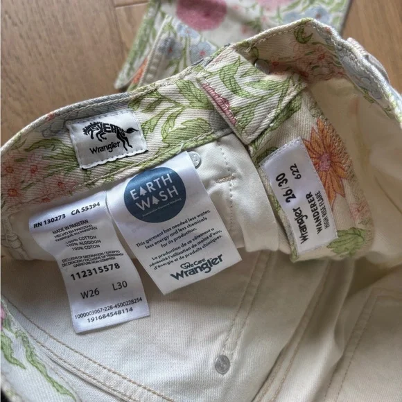 Wrangler wanderer 626 high rise floral print bell bottom jeans 26x30 - Picture 8 of 8